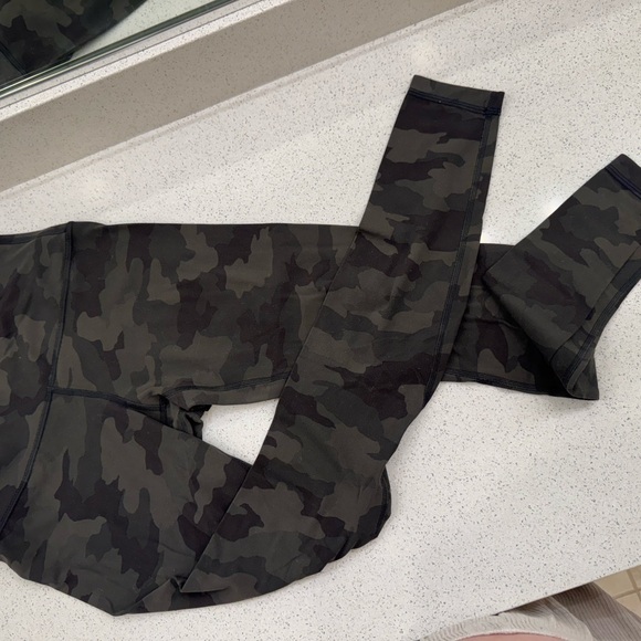 Lululemon Align Pant 28” Olive Camo - Picture 1 of 3